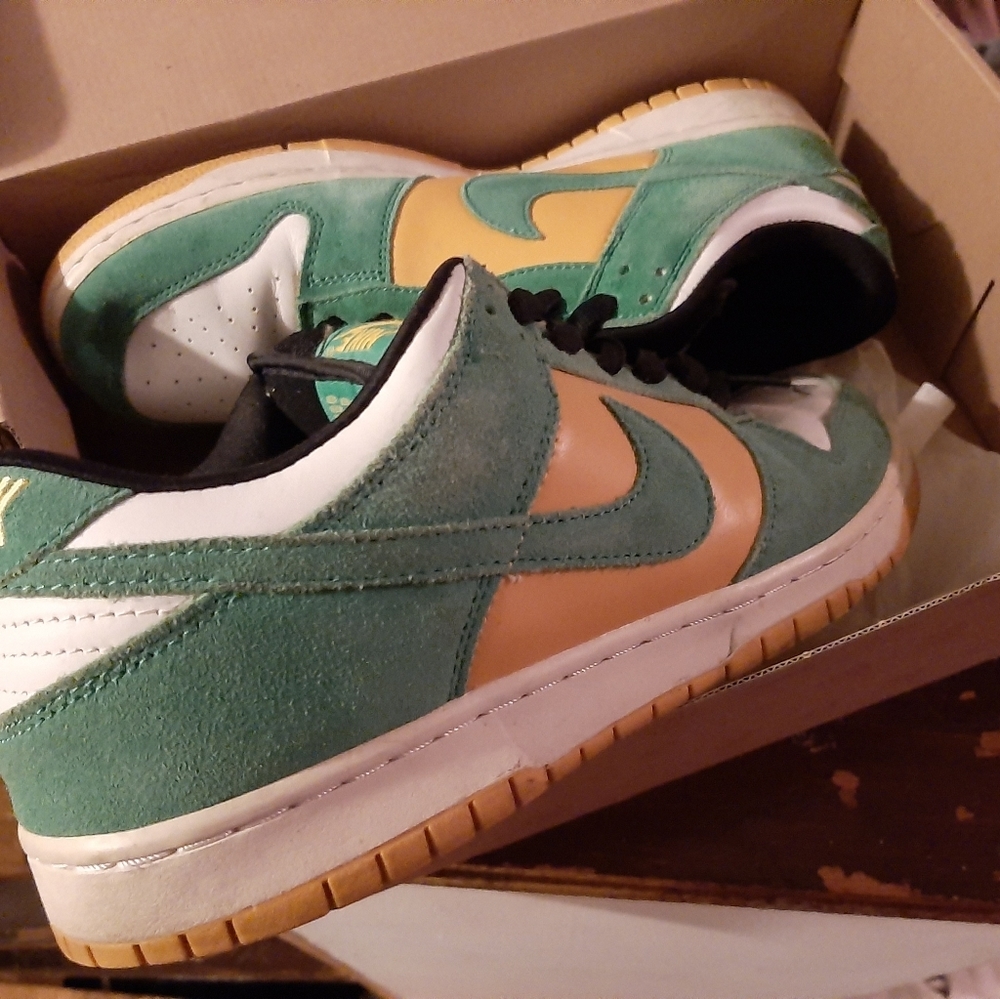 Nike Dunk SB Bucks